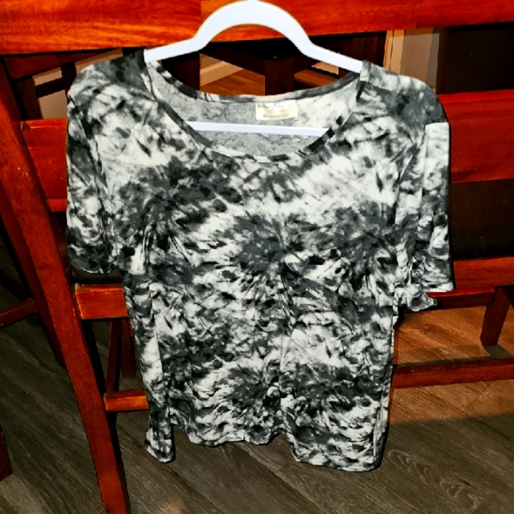Bobbie Brooks Womens Plus Sz 2X Tie-Dye Black and White Top. Butter soft!!